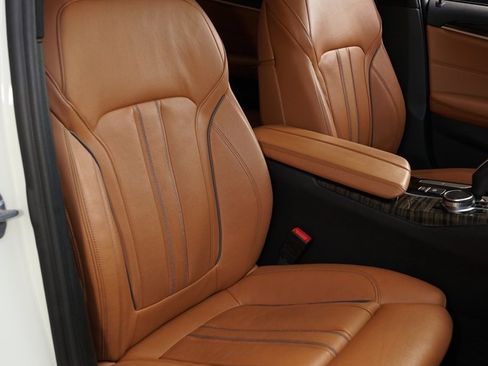 Used 2019 BMW 530i w/ Convenience Package image 10