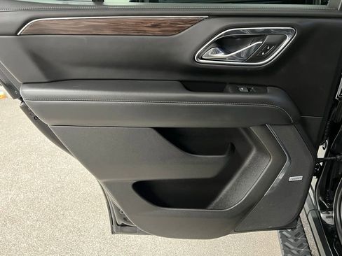 Used 2023 Chevrolet Tahoe Z71 w/ Z71 Off-Road Package AWD/4WD image 45