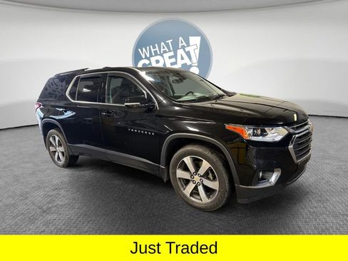Used 2020 Chevrolet Traverse LT w/ LT Premium Package image 1