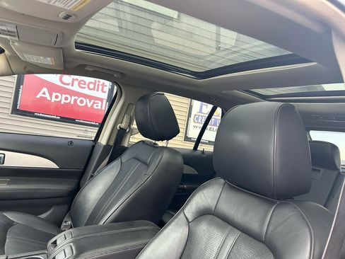 Used 2013 Lincoln MKX AWD image 18