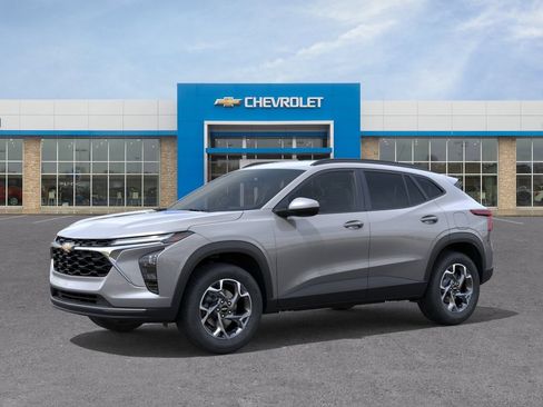 New 2026 Chevrolet Trax LT w/ LT Convenience Package FWD image 2