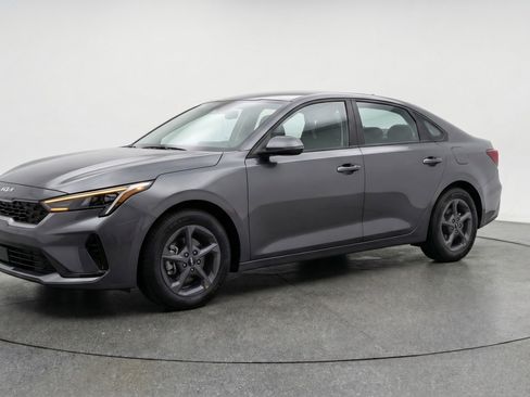 Used 2025 Kia K4 FWD image 3