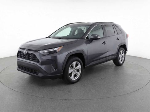 Used 2025 Toyota RAV4 XLE AWD/4WD image 1
