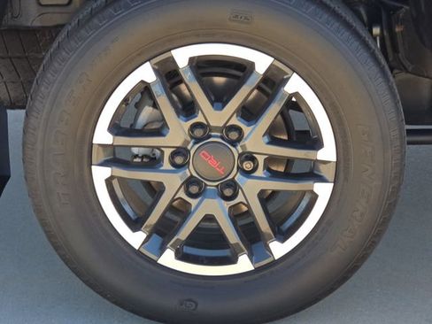 Used 2024 Toyota Tacoma TRD Sport AWD/4WD image 9