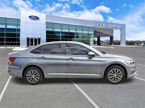 Used 2019 Volkswagen Jetta SEL w/ Cold Weather Package image 5