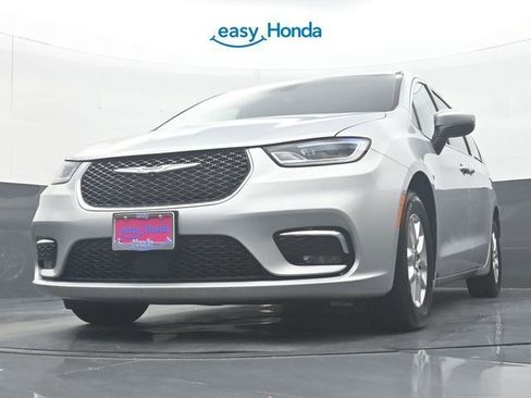 Used 2023 Chrysler Pacifica Touring-L FWD image 29