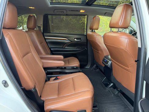Used 2019 Toyota Highlander Limited Platinum image 34