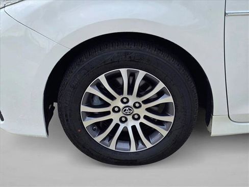Used 2019 Toyota Sienna XLE w/ XLE Navigation Package FWD image 26