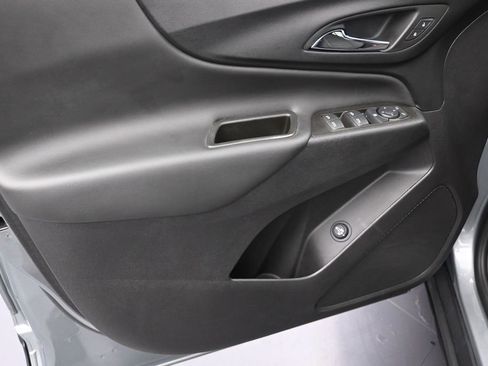 Used 2024 Chevrolet Equinox LT FWD image 12