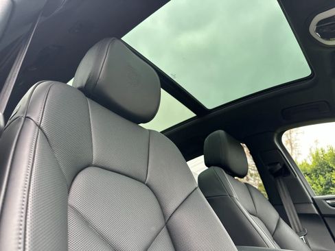 Certified 2026 Porsche Macan AWD/4WD image 18