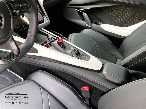 Used 2024 Lamborghini Revuelto image 17