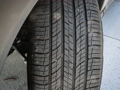 Used 2025 Honda Pilot EX-L image 12