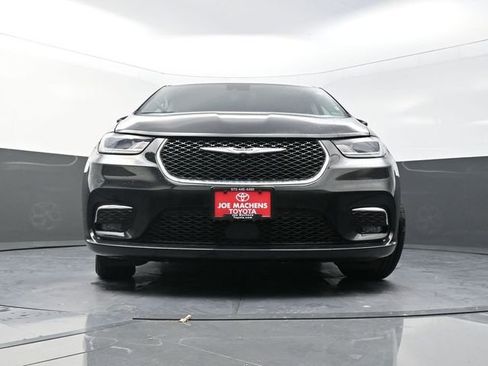 Used 2024 Chrysler Pacifica Limited image 30