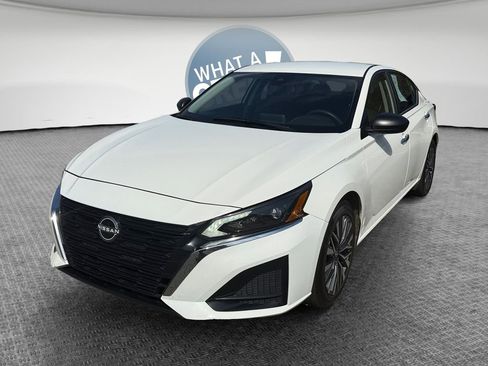 Used 2025 Nissan Altima 2.5 SV FWD image 8