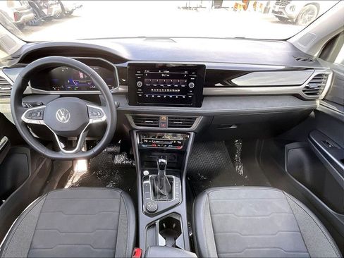 New 2026 Volkswagen Taos SE image 12