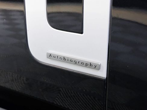 Used 2025 Land Rover Range Rover Long Wheelbase Autobiography AWD/4WD image 37