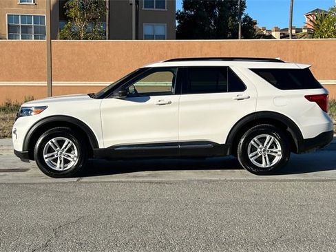 Used 2022 Ford Explorer XLT w/ Equipment Group 202A image 7