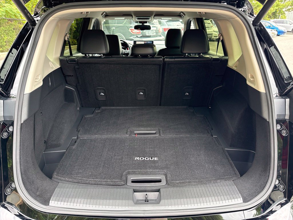 Certified 2025 Nissan Rogue SL FWD image 37