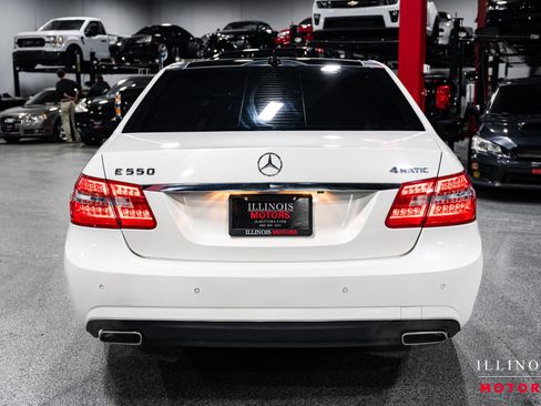 Used 2011 Mercedes-Benz E 550 4MATIC Sedan image 4