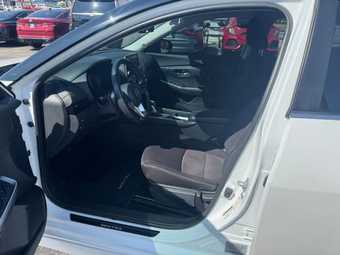 Used 2022 Nissan Sentra SR w/ Midnight Edition FWD image 6