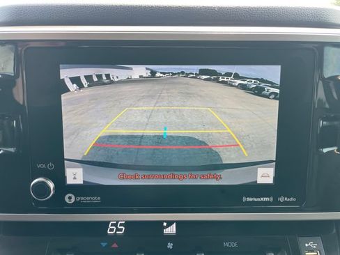 Used 2022 Toyota Tundra SR5 w/ SR5 Convenience Package AWD/4WD image 14