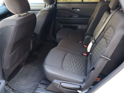 Used 2022 Nissan Pathfinder SV FWD image 5