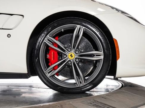 Used 2019 Ferrari GTC4Lusso AWD/4WD image 22