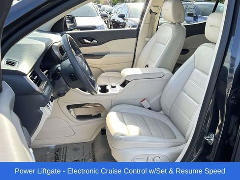 Used 2021 GMC Acadia Denali w/ Denali Ultimate Package image 16