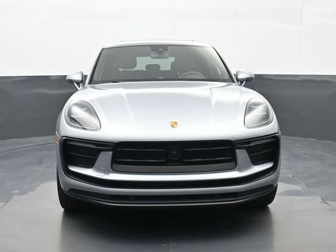 Certified 2025 Porsche Macan AWD/4WD image 26