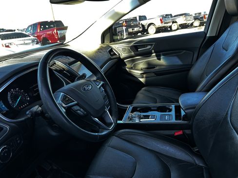 Used 2019 Ford Edge Titanium image 9