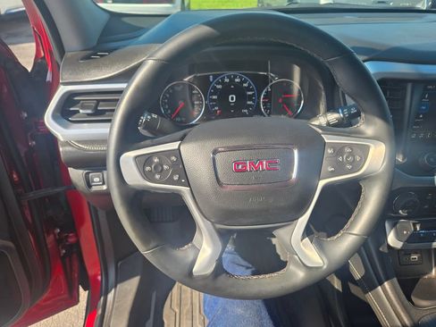 Used 2023 GMC Acadia SLT w/ Technology Package FWD image 12