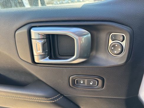 Used 2024 Jeep Wrangler Sahara w/ Technology Group image 10