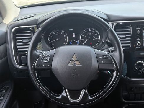Used 2017 Mitsubishi Outlander ES AWD/4WD image 6