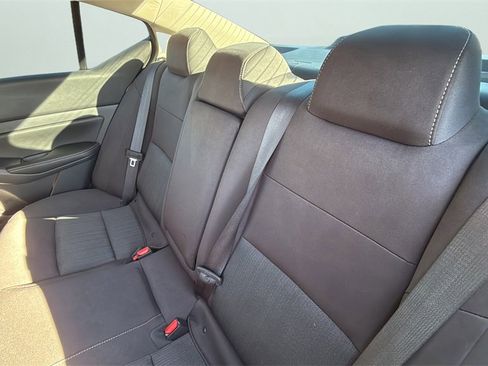 Used 2024 Nissan Altima 2.5 SV image 12