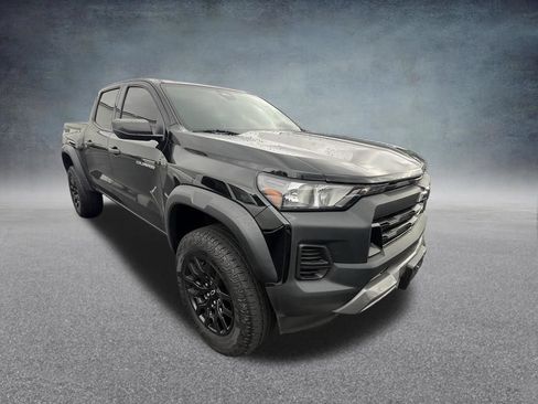 Used 2023 Chevrolet Colorado Trail Boss w/ Advanced Trailering Package AWD/4WD image 3