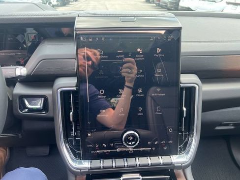 New 2026 GMC Yukon Denali w/ Sun & Power Step Package AWD/4WD image 19