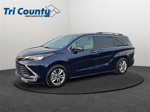 Certified 2024 Toyota Sienna XLE image 3