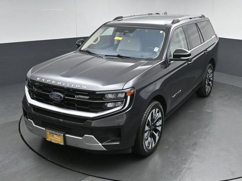 Certified 2025 Ford Expedition Platinum w/ Driver's Package AWD/4WD image 45