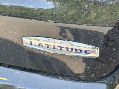 Used 2020 Jeep Compass Latitude FWD image 10