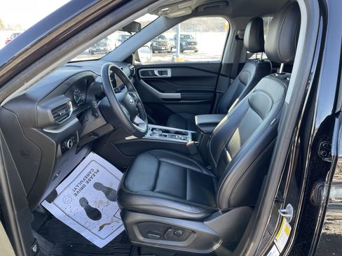 Used 2023 Ford Explorer XLT w/ Equipment Group 202A image 14