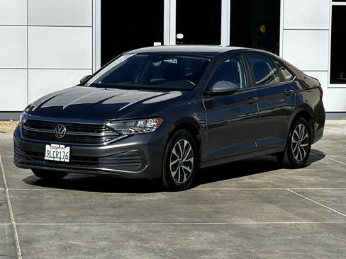 Used 2024 Volkswagen Jetta S FWD image 3