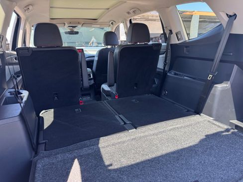 Used 2025 Volkswagen Atlas Peak Edition SE AWD/4WD image 18