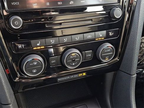 Used 2022 Volkswagen Passat 2.0T SE image 16