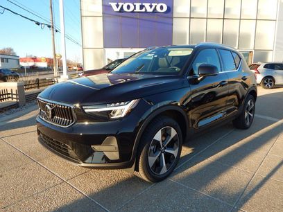 New 2025 Volvo XC40 B5 Core w/ Protection Package Premier