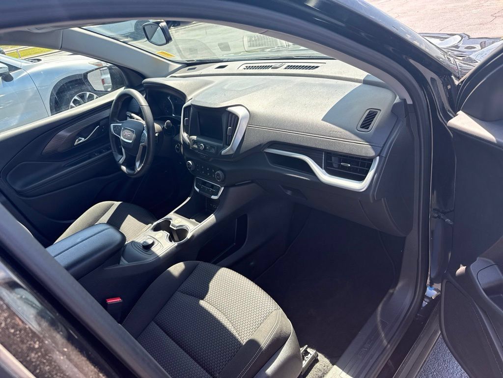 Used 2024 GMC Terrain SLE AWD/4WD image 2