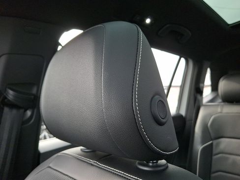 Used 2022 Volkswagen Tiguan SEL R-Line image 13