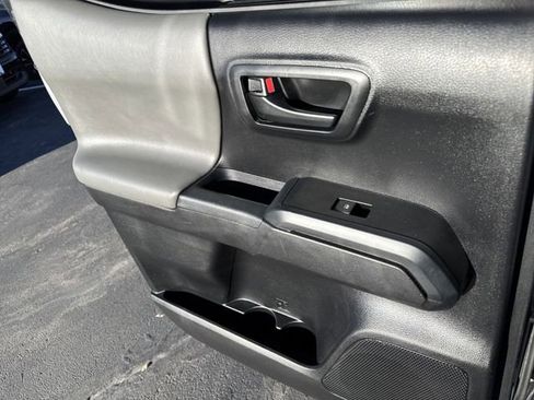 Used 2019 Toyota Tacoma SR image 10