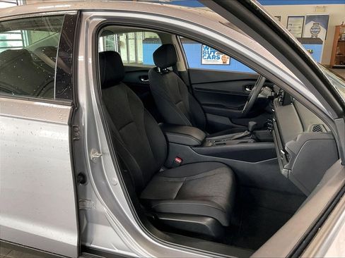 Used 2023 Honda Accord EX image 11