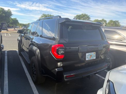 Used 2025 Toyota 4Runner SR5 AWD/4WD image 4