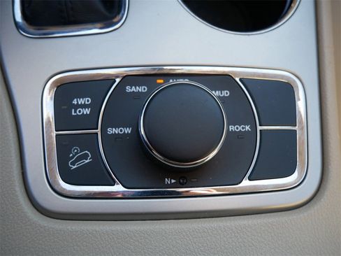 Used 2017 Jeep Grand Cherokee Limited w/ Trailer Tow Group IV image 43